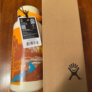 RETIRED New Hydro Flask HydroFlask 32 Oz Water Bottle ZION National Park Ltd Ed